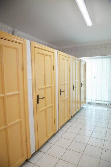 Фото номера Двухместный номер эконом-класса с 2 отдельными кроватями и общей ванной комнатой Отель Aksunkar Airport Hotel г. Алматы 5