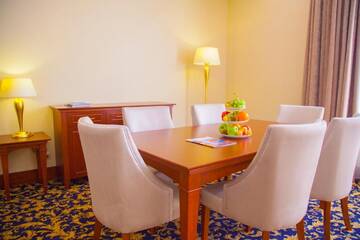 Фото номера Апартаменты с кроватью &quot;king-size&quot; Отель Ramada by Wyndham Almaty г. Алматы 5