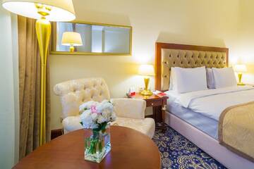Фото номера Люкс с кроватью размера «king-size» Отель Ramada by Wyndham Almaty г. Алматы 2