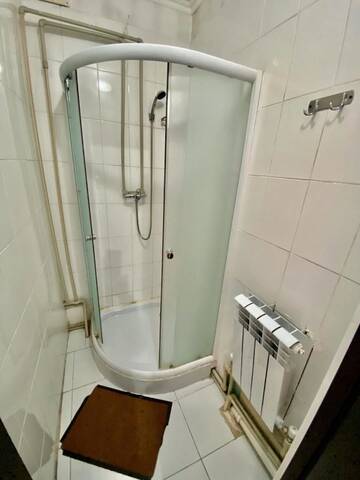 Фото номера Бюджетный двухместный номер с 2 отдельными кроватями Хостелы Esentai Hostel г. Алматы 8