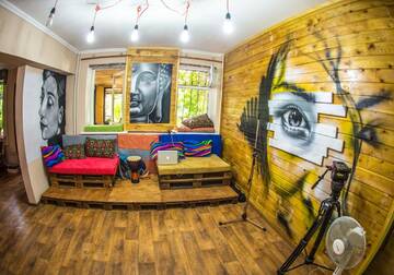 Фото номера Двухместный номер эконом-класса с 1 кроватью Хостелы Hostel Loco г. Алматы 4