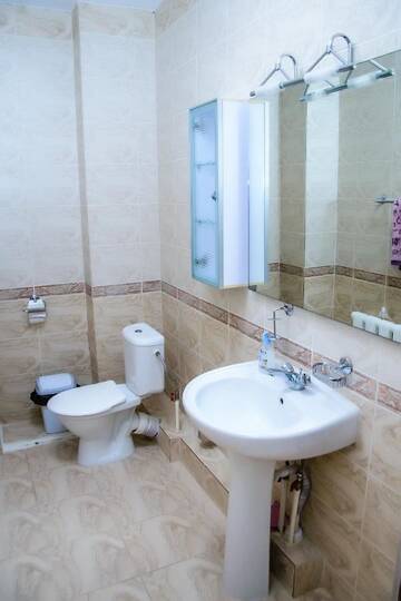 Фото номера Дом с 4 спальнями Дома для отпуска Shymbulak Resort House г. Алматы 29