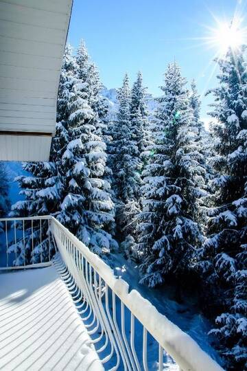 Фото номера Дом с 4 спальнями Дома для отпуска Shymbulak Resort House г. Алматы 9