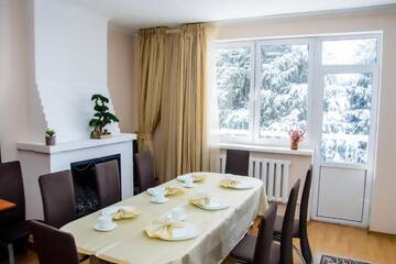 Фото номера Дом с 4 спальнями Дома для отпуска Shymbulak Resort House г. Алматы 35