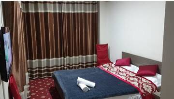 Фото номера Двухместный номер с 1 кроватью и видом на горы Отель DDHotel г. Алматы 3