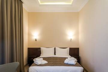 Фото номера Стандартный двухместный номер с 1 кроватью Отель Royal Plus Hotel г. Алматы 2