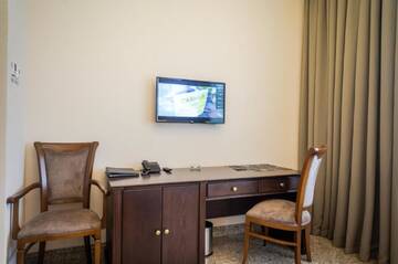 Фото номера Стандартный двухместный номер с 1 кроватью Отель Royal Plus Hotel г. Алматы 4