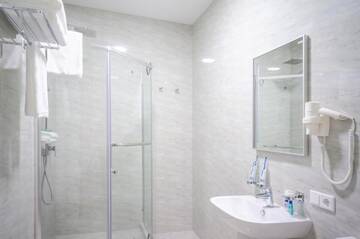 Фото номера Стандартный двухместный номер с 1 кроватью Отель Royal Plus Hotel г. Алматы 10