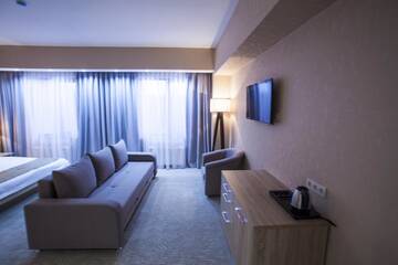 Фото номера Двухместный номер Делюкс с 1 кроватью Отель Renion Park Hotel г. Алматы 6