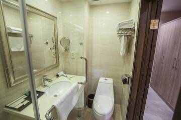 Фото номера Одноместный номер эконом-класса Отель Renion Park Hotel г. Алматы 2