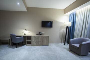 Фото номера Улучшенный двухместный номер с 1 кроватью Отель Renion Park Hotel г. Алматы 5