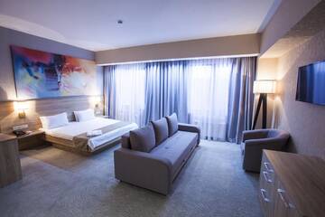 Фото номера Двухместный номер Делюкс с 1 кроватью Отель Renion Park Hotel г. Алматы 10