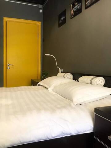 Фото номера Стандартный номер с кроватью размера &quot;king-size&quot; Хостелы Yellow Park Hostel г. Алматы 7