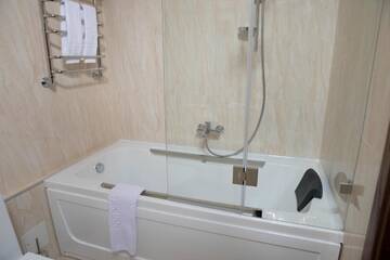 Фото номера Двухместный номер Делюкс с 1 кроватью или 2 отдельными кроватями Отель Garden Park Inn г. Алматы 9