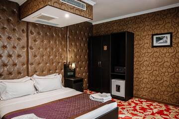 Фото номера Двухместный номер Делюкс с 1 кроватью Отель Grand Opera Hotel г. Алматы 4