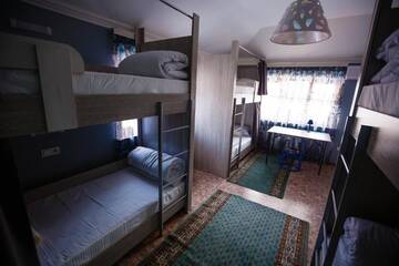 Фото номера Семейный номер с видом на горы Хостелы Mountain Road Hostel г. Алматы 2
