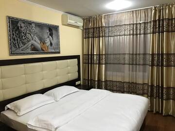 Фото номера Улучшенный номер с кроватью размера «king-size» Отель Altai Business Hotel г. Алматы 20