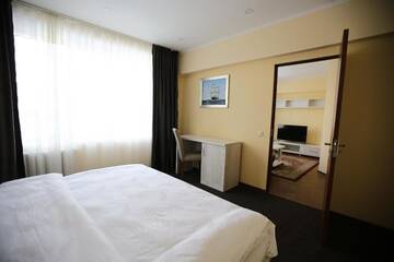 Фото номера Люкс с 1 спальней Отель Altai Business Hotel г. Алматы 4