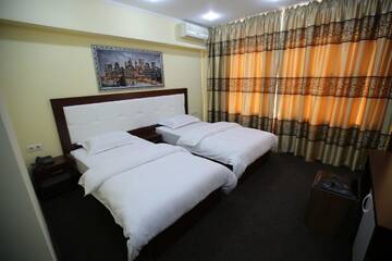 Фото номера Улучшенный двухместный номер с 2 отдельными кроватями Отель Altai Business Hotel г. Алматы 3
