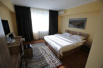 Фото номера Стандартный номер с кроватью размера &quot;king-size&quot; Отель Altai Business Hotel г. Алматы 7