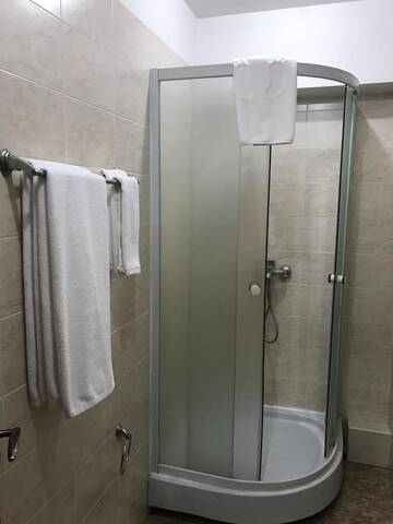 Фото номера Улучшенный номер с кроватью размера «king-size» Отель Altai Business Hotel г. Алматы 7
