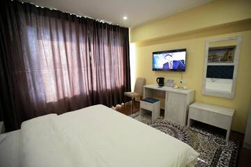 Фото номера Улучшенный номер с кроватью размера «king-size» Отель Altai Business Hotel г. Алматы 4