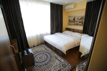 Фото номера Стандартный номер с кроватью размера &quot;king-size&quot; Отель Altai Business Hotel г. Алматы 2