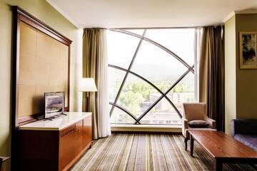 Фото номера Двухместный номер Делюкс с 1 кроватью Отель Shera Inn Hotel г. Алматы 7