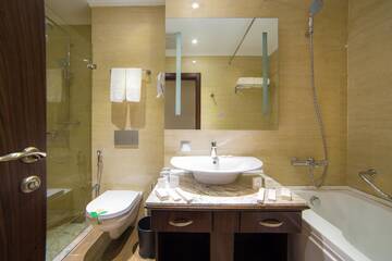 Фото номера Люкс с кроватью размера «king-size» Отель Shera Inn Hotel г. Алматы 6