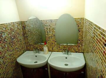 Фото номера Трехместный номер с общей ванной комнатой Мини-отель Academic Apartments г. Алматы 9