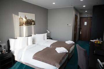 Фото номера Стандартный двухместный номер с 2 отдельными кроватями Отель Maqan Hotel Almaty г. Алматы 3