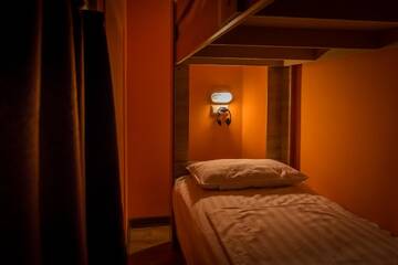 Фото номера Кровать в общем 8-местном номере для мужчин и женщин Хостелы DA Hostel Almaty г. Алматы 3