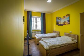 Фото номера Кровать в общем номере с 2 кроватями Хостелы DA Hostel Almaty г. Алматы 2