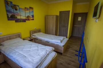 Фото номера Кровать в общем номере с 2 кроватями Хостелы DA Hostel Almaty г. Алматы 3