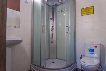 Фото номера Кровать в общем номере с 2 кроватями Хостелы DA Hostel Almaty г. Алматы 4