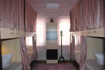 Фото номера Кровать в общем 8-местном номере для мужчин и женщин Хостелы iHostel Almaty г. Алматы 4