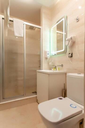 Фото номера Улучшенный двухместный номер с 1 кроватью Отель Mildom Premium Hotel г. Алматы 2