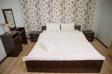 Фото Апартаменты AHome 12 on Balzak street г. Алматы 2