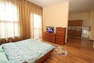 Фото Апартаменты Уютная квартира в центре 423 г. Алматы 2