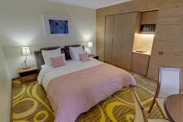 Фото номера Двухместный номер Делюкс с 1 кроватью Отель Beis Spa Hotel Resort г. Алматы 3