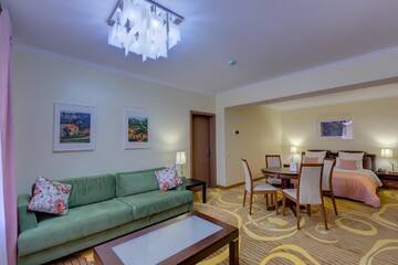 Фото номера Двухместный номер Делюкс с 1 кроватью Отель Beis Spa Hotel Resort г. Алматы 4