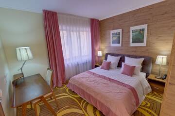 Фото номера Двухместный номер Делюкс с 1 кроватью Отель Beis Spa Hotel Resort г. Алматы 11