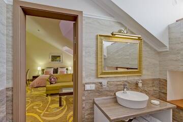 Фото номера Двухместный номер Делюкс с 1 кроватью Отель Beis Spa Hotel Resort г. Алматы 12