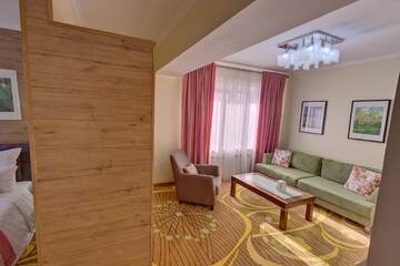 Фото номера Двухместный номер Делюкс с 1 кроватью Отель Beis Spa Hotel Resort г. Алматы 13