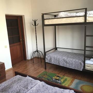 Фото номера Стандартный семейный номер Хостелы Хостел Достык г. Алматы 4