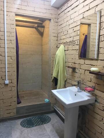 Фото номера Кровать в общем номере для мужчин с 4 кроватями Хостелы Family hostel г. Алматы 4