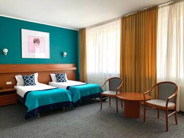 Фото номера Двухместный номер Делюкс с 2 отдельными кроватями Отель Mika City Hotel г. Алматы 2