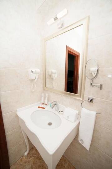 Фото номера Стандартный двухместный номер с 1 кроватью Отель Plaza Hotel Almaty г. Алматы 11
