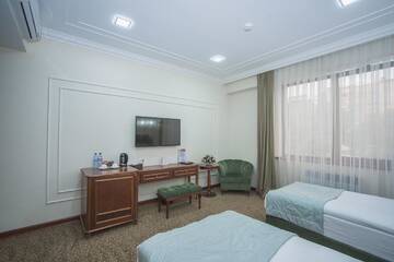 Фото номера Стандартный двухместный номер с 2 отдельными кроватями Отель Plaza Hotel Almaty г. Алматы 3