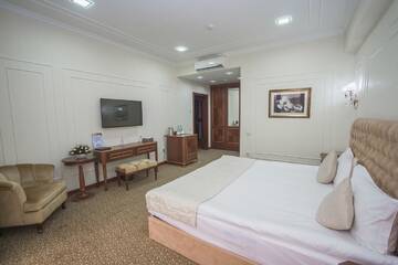 Фото номера Номер Делюкс Отель Plaza Hotel Almaty г. Алматы 2